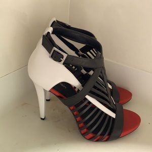 Calvin Klein Women's Nadia Sandal size 8